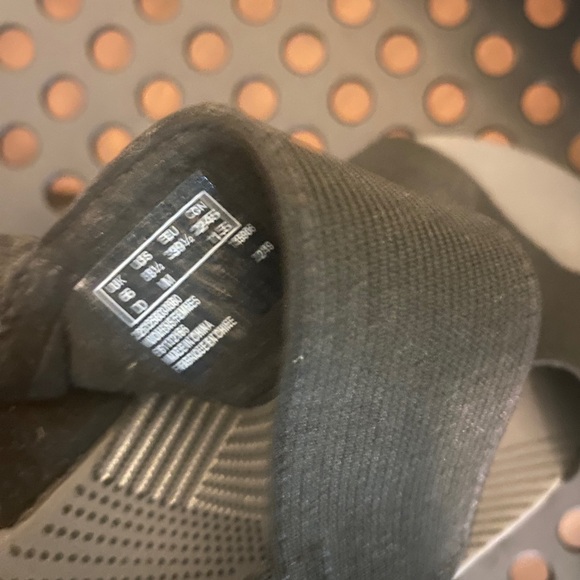 Clarks comfortable cushion shoes size 8 1/2 - Picture 7 of 8